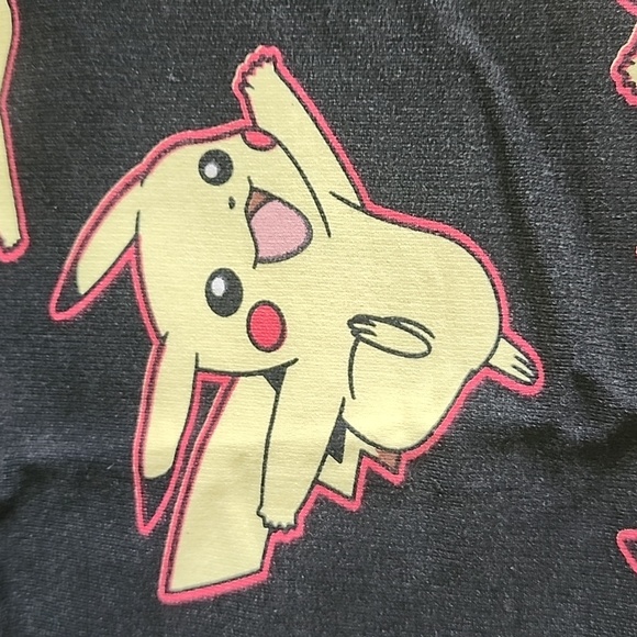 Pikachu Pullover - Picture 3 of 5